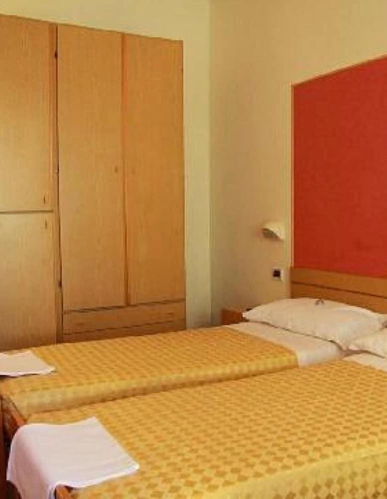 Hotel Losanna Rimini Eksteriør bilde